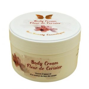 Le body cream fleur de cerisier Thiabeauty contribue à son apaisement et bloque la repousse des poils après épilation. Il rend la peau lisse et soyeuse.
