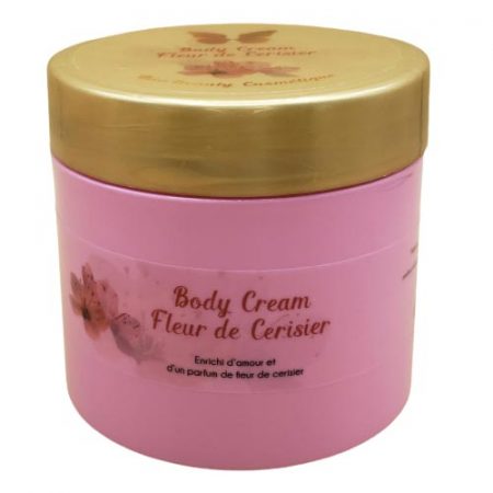 Le body cream fleur de cerisier Thiabeauty contribue à son apaisement et bloque la repousse des poils après épilation. Il rend la peau lisse et soyeuse.